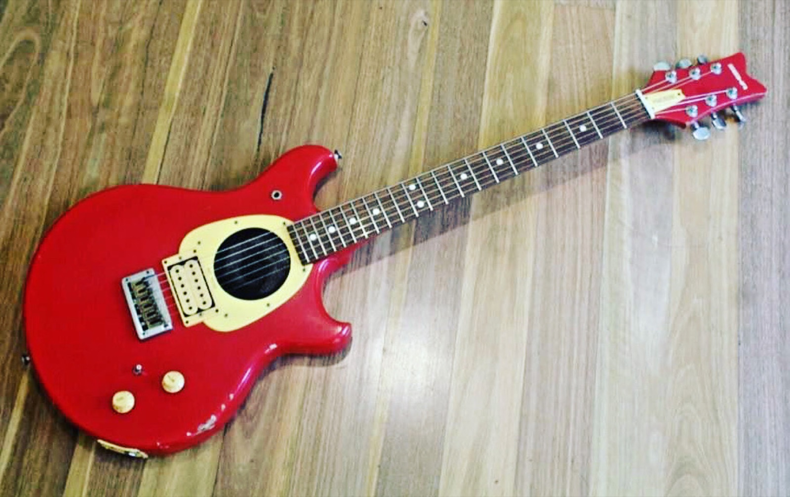 Siewa Powersonic, the guitar Ali Farka Touré played
