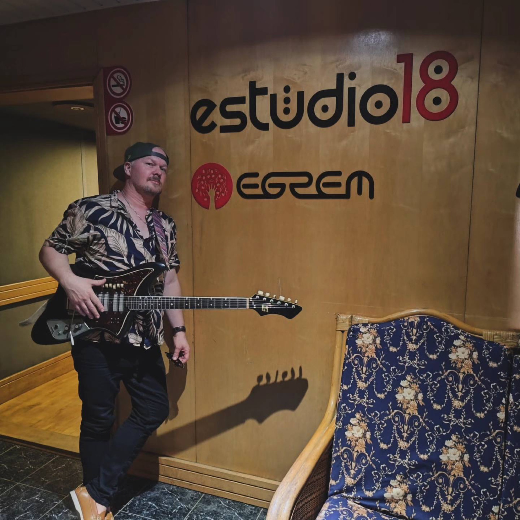 Estudio 18, EGREM, with the Guyatone